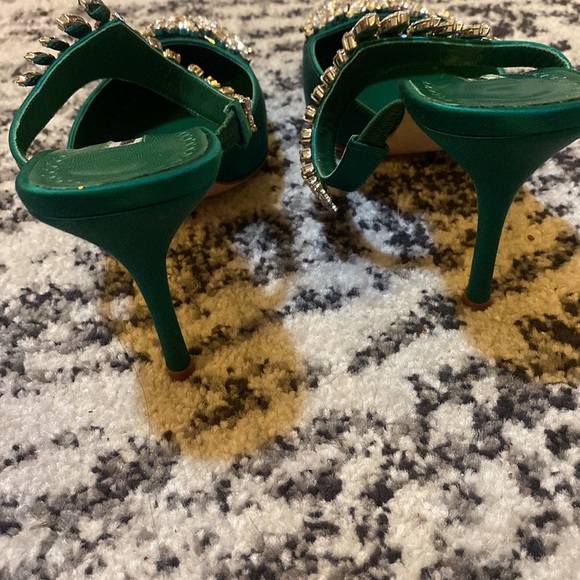 Manolo Blahnik Lurum Embellished Satin Mules size 38 - Picture 4 of 6